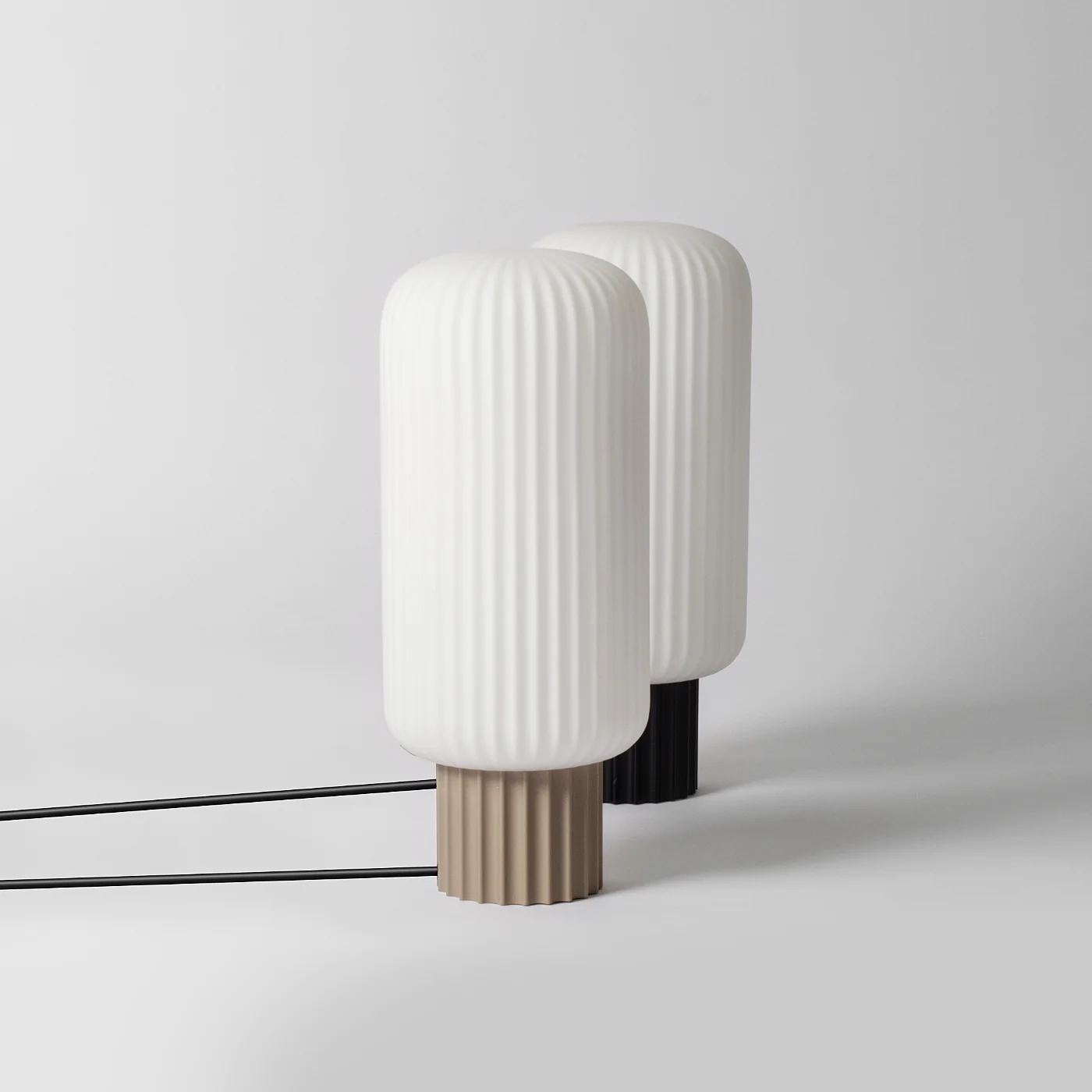 Tuva White Glass Table Lamp - Image 5